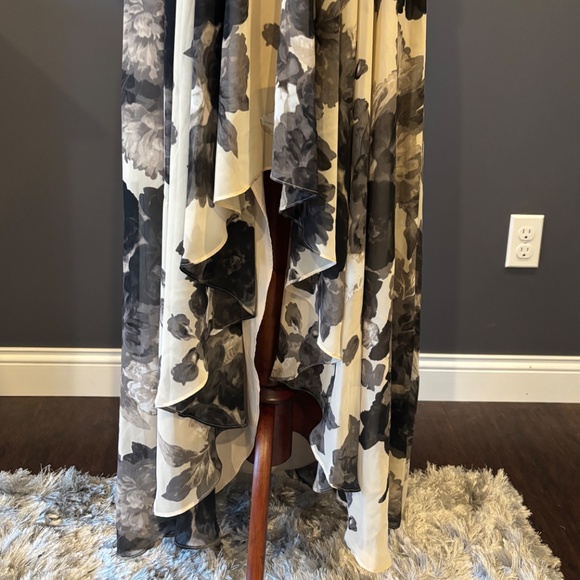 Eliza J Floral Print Halter Neck Dress with Metal Detail at Neck - Picture 5 of 10